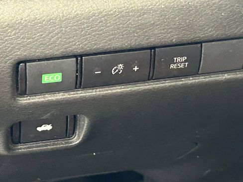 Used 2022 Nissan Sentra SV w/ SV Premium Package FWD image 19