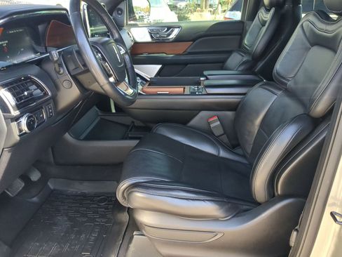 Used 2019 Lincoln Navigator L Reserve image 11