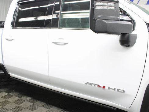Used 2025 GMC Sierra 2500 AT4 image 36