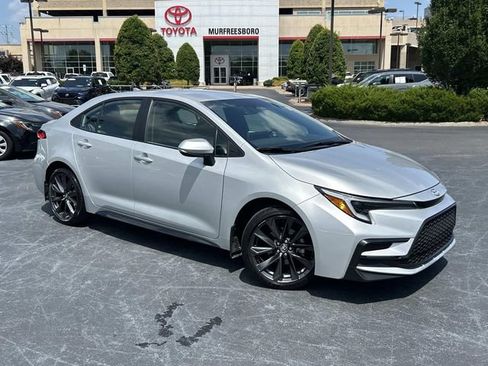 Used 2025 Toyota Corolla SE FWD image 2