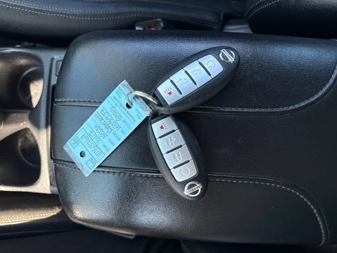 Used 2017 Nissan Rogue Sport SL AWD/4WD image 32
