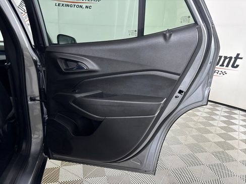Used 2024 Chevrolet Trax LT FWD image 25