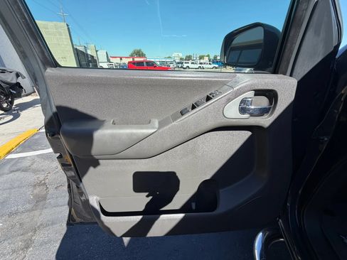Used 2011 Nissan Frontier PRO-4X AWD/4WD image 13