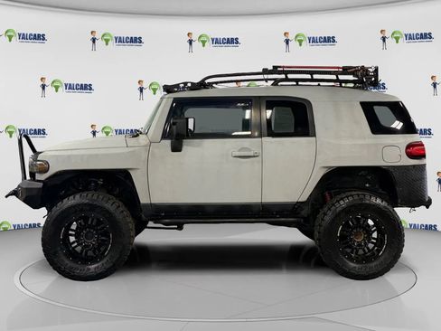Used 2007 Toyota FJ Cruiser 4WD image 2