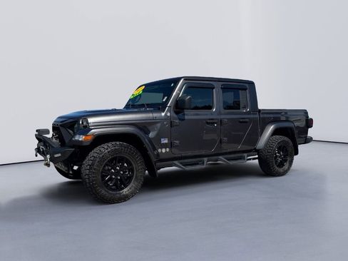 Used 2023 Jeep Gladiator Sport image 2
