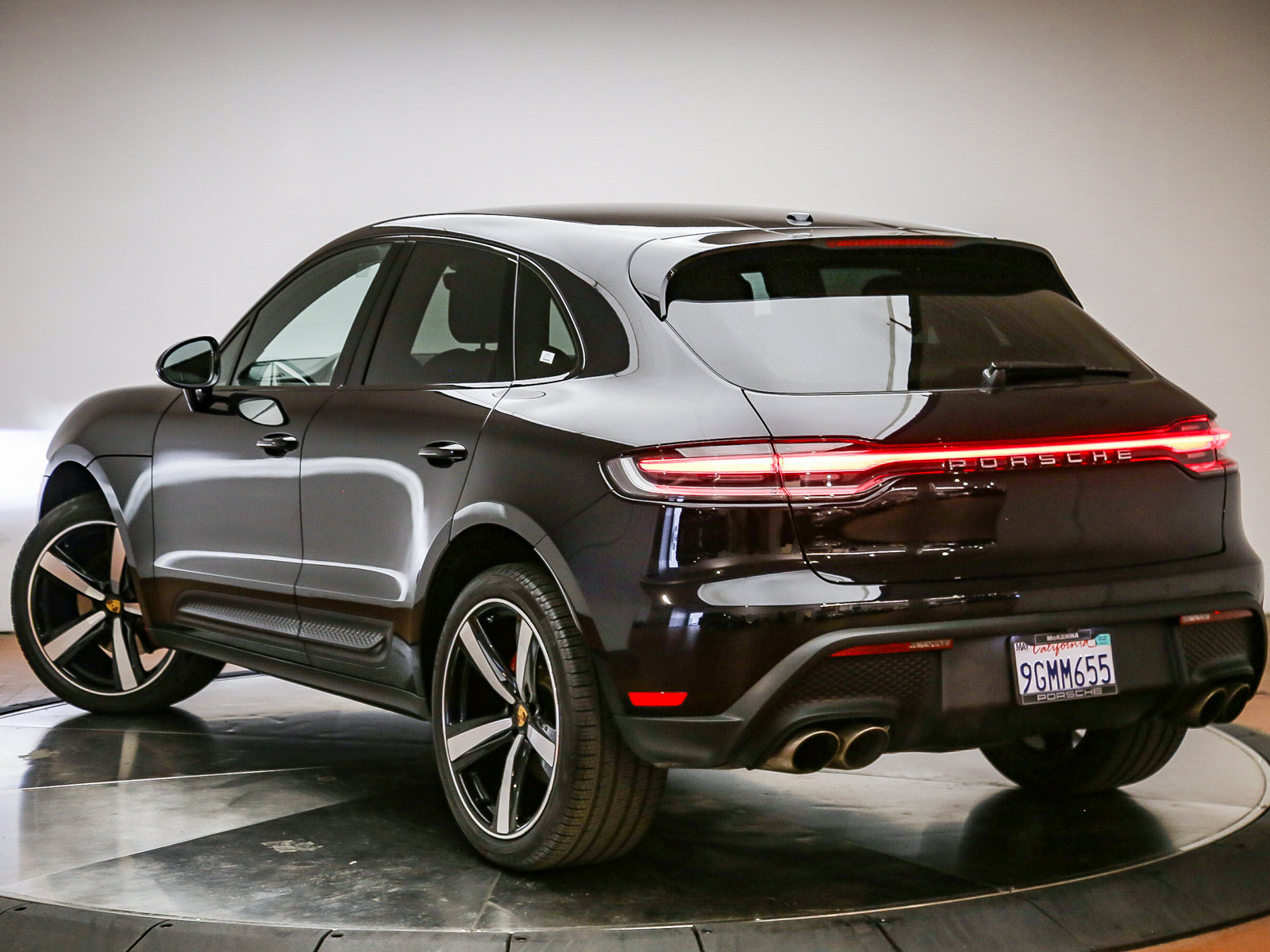 Certified 2023 Porsche Macan S AWD/4WD image 3