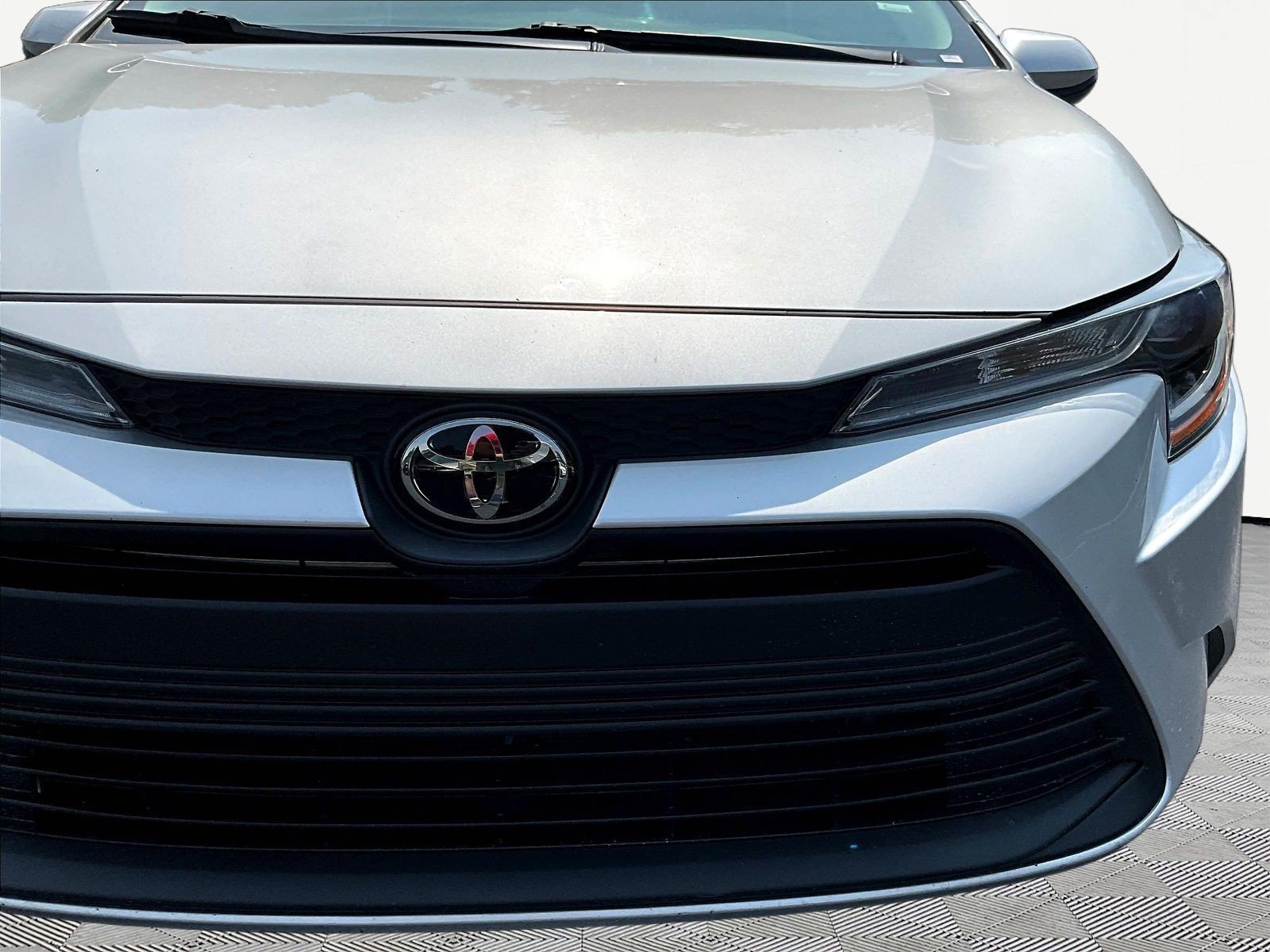 Used 2024 Toyota Corolla LE FWD image 33