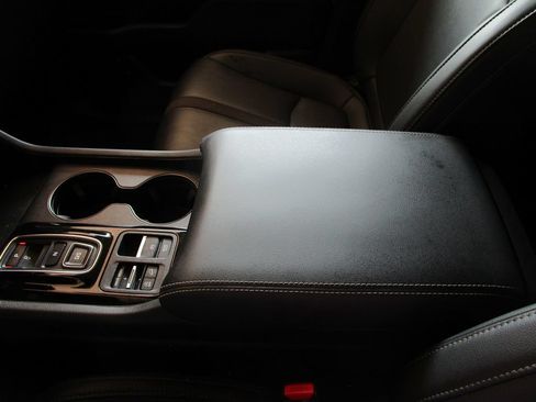 Used 2025 Honda Pilot EX-L image 37