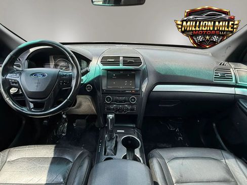 Used 2016 Ford Explorer XLT w/ Equipment Group 202A FWD image 3