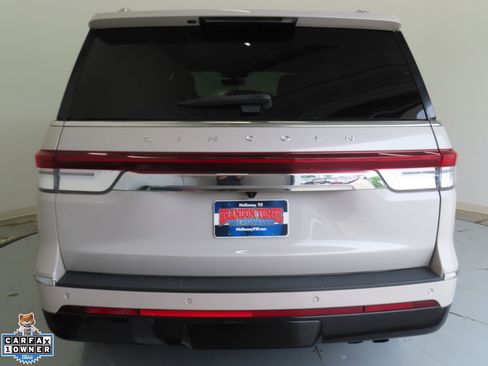 Used 2022 Lincoln Navigator Reserve AWD/4WD image 4