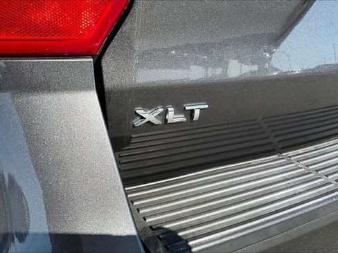 Used 2019 Ford Expedition XLT image 24