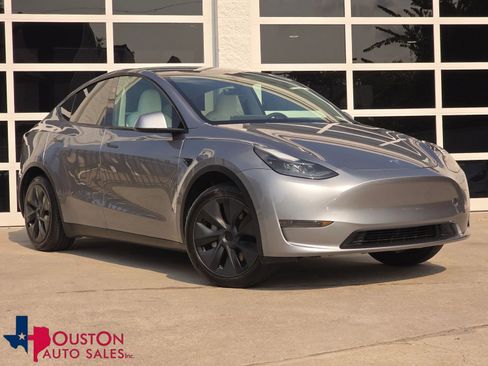Used 2024 Tesla Model Y Long Range RWD image 1