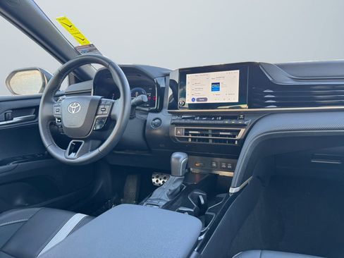 Used 2025 Toyota Camry SE image 14