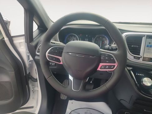 New 2027 Chrysler Pacifica Select FWD image 12