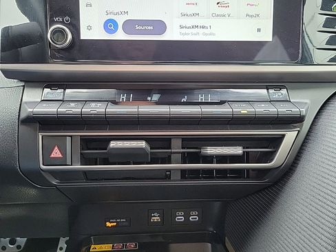 Used 2025 Toyota Camry SE FWD image 21