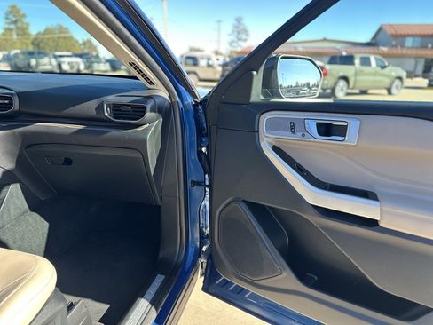 Used 2021 Ford Explorer Limited w/ Equipment Group 301A image 9