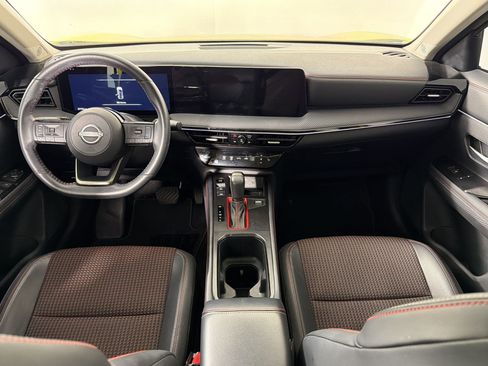 Used 2025 Nissan Kicks SR w/ SR Premium Package FWD image 14