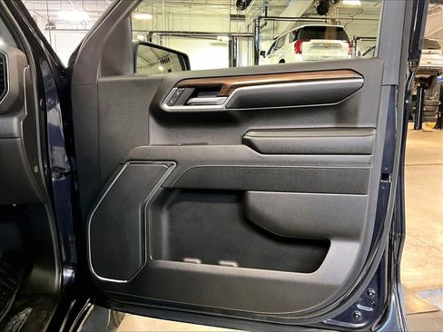 Used 2023 Chevrolet Silverado 1500 LT AWD/4WD image 12