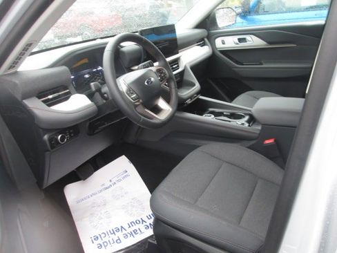 New 2025 Ford Explorer Active image 7