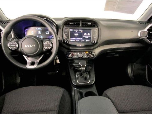 Used 2025 Kia Soul LX w/ LX Technology Package FWD image 15