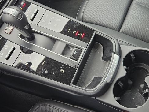 Certified 2025 Porsche Macan image 20