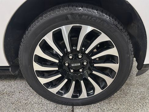 Used 2023 Lincoln Navigator Black Label AWD/4WD image 11