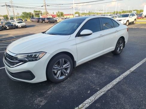 Certified 2024 Volkswagen Jetta SE w/ Panoramic Sunroof Package FWD image 1