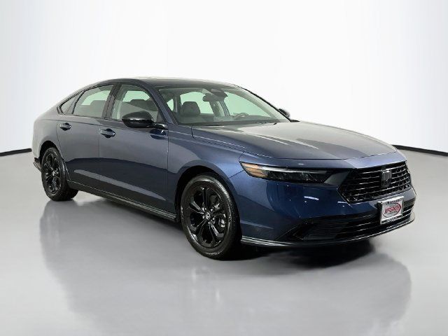 Used 2025 Honda Accord SE image 15