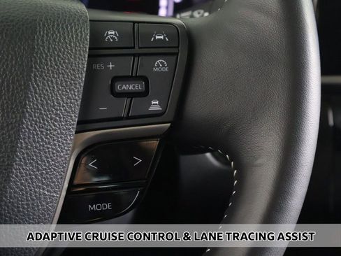 Used 2025 Toyota Camry SE w/ Convenience Package image 4