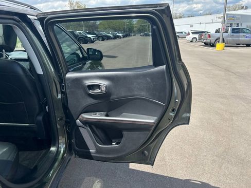 Used 2018 Jeep Compass Limited w/ Navigation Group AWD/4WD image 17