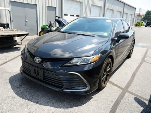 Used 2021 Toyota Camry LE FWD image 6