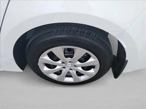 Used 2025 Toyota Corolla LE FWD image 12