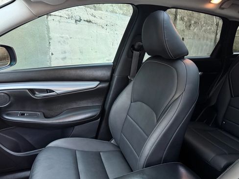 Used 2019 INFINITI QX50 Luxe FWD image 17