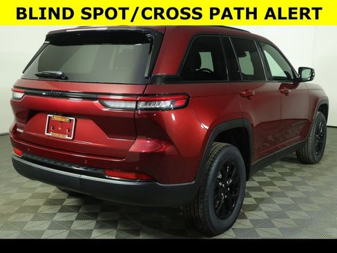 New 2025 Jeep Grand Cherokee Altitude image 10