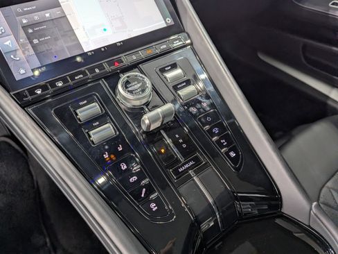 Used 2025 Aston Martin DB12 Coupe image 15