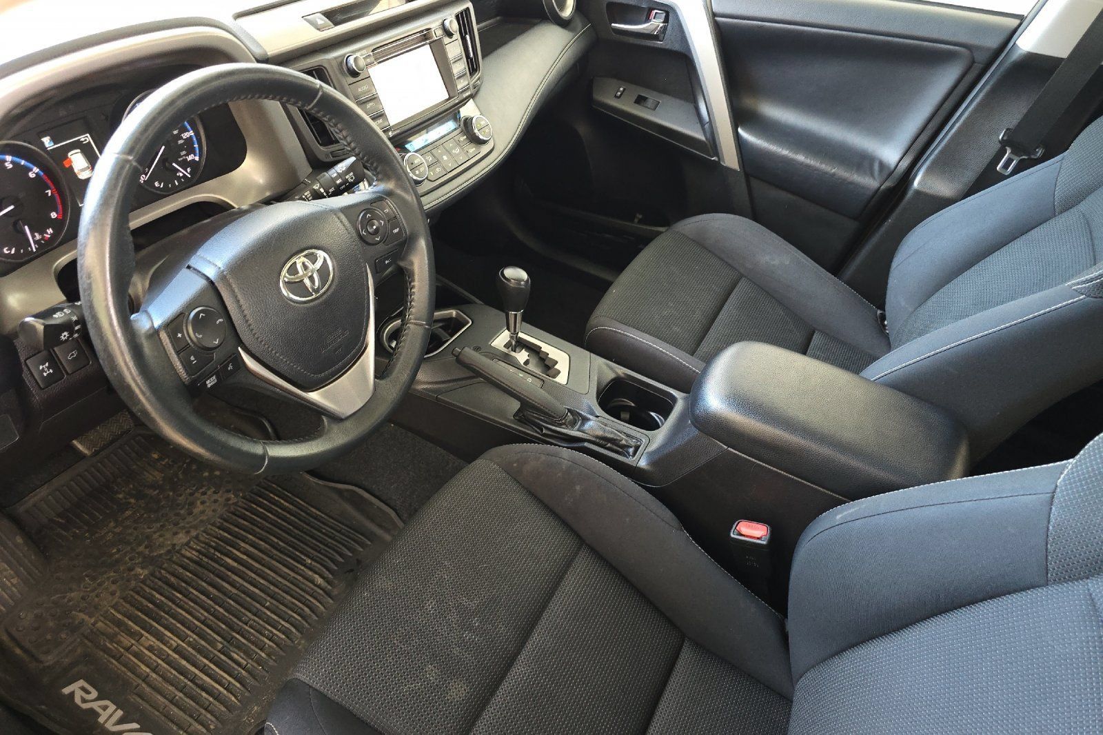 Used 2017 Toyota RAV4 XLE AWD/4WD image 7