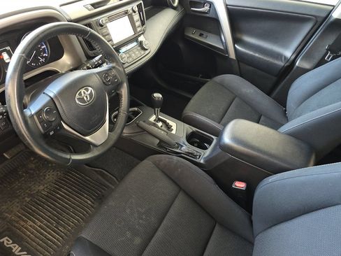 Used 2017 Toyota RAV4 XLE AWD/4WD image 7