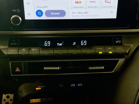 Used 2025 Toyota Camry SE image 16