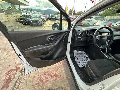 Used 2018 Chevrolet Trax LS AWD/4WD image 11