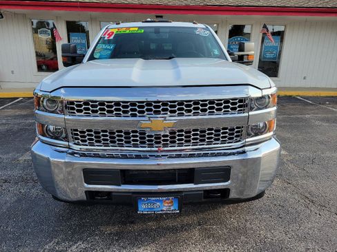 Used 2019 Chevrolet Silverado 2500 W/T AWD/4WD image 2