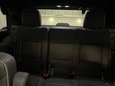 Used 2023 GMC Yukon SLT image 12