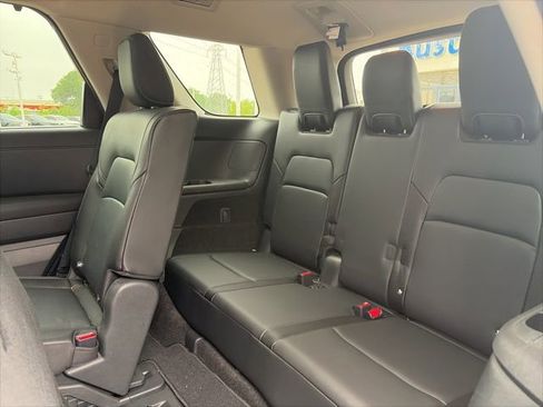 Used 2025 Nissan Pathfinder SL image 9