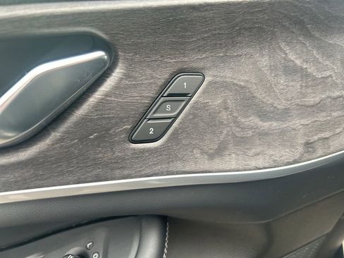 Used 2024 Jeep Grand Cherokee Limited image 23