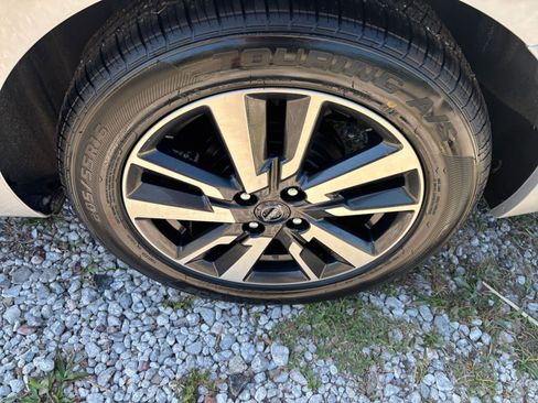 Used 2025 Nissan Versa SV image 30