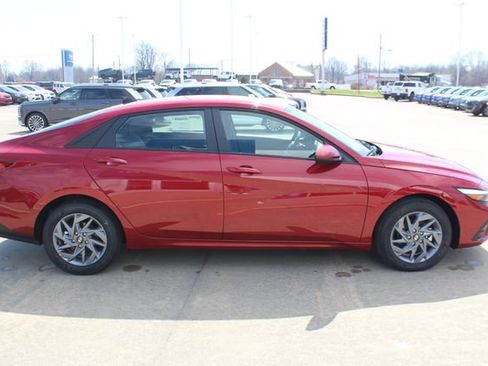 New 2026 Hyundai Elantra Hybrid FWD image 5