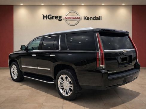 Used 2018 Cadillac Escalade 4WD image 2