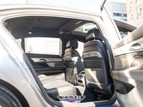 Used 2020 BMW 750i xDrive xDrive M SPORT LINE w/ Executive Package image 19