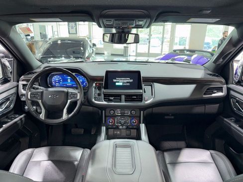 Used 2022 Chevrolet Tahoe Z71 w/ Luxury Package AWD/4WD image 3