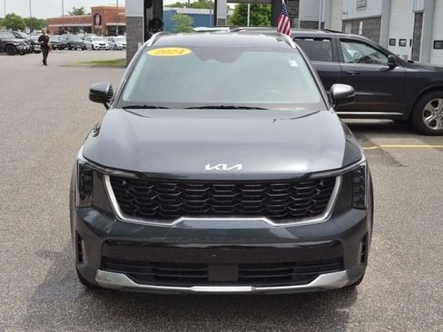 Used 2024 Kia Sorento S AWD/4WD image 3