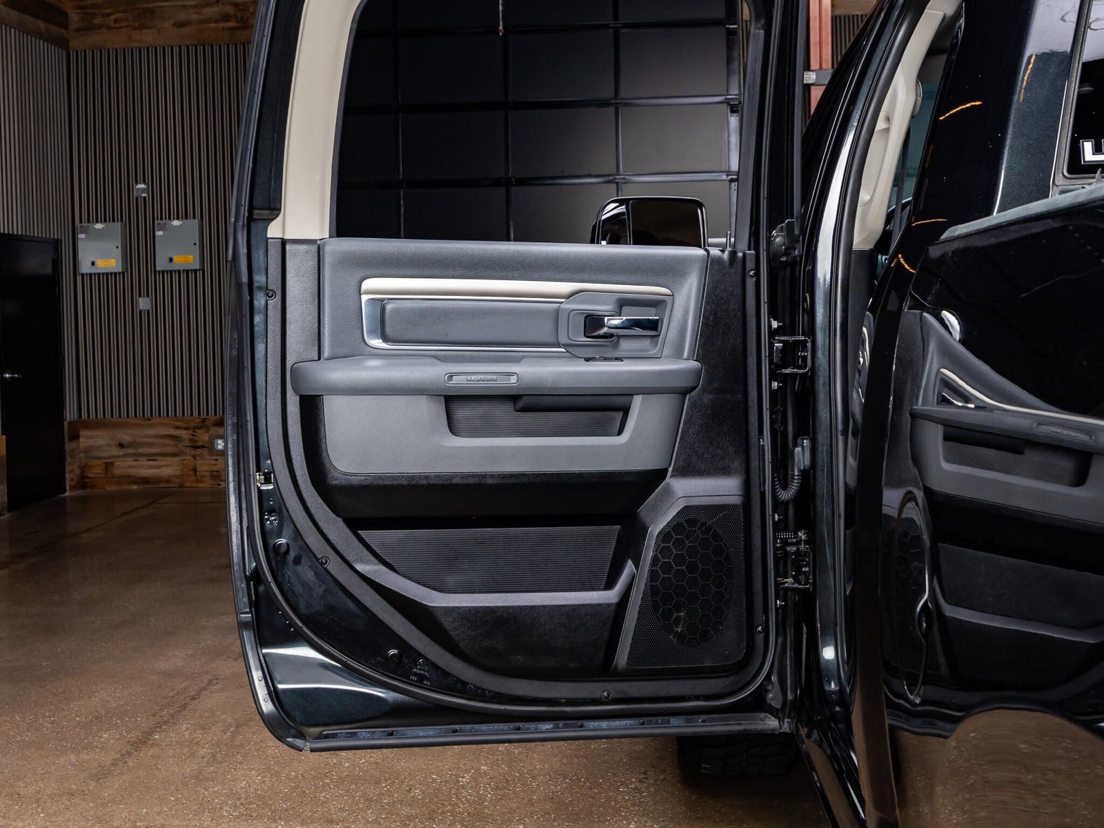 Used 2017 RAM 1500 Big Horn AWD/4WD image 33